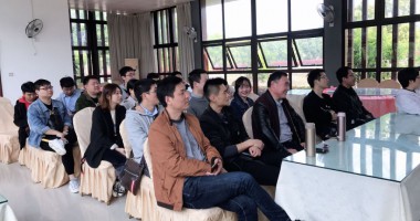 凝聚產(chǎn)生力量，團(tuán)結(jié)誕生希望